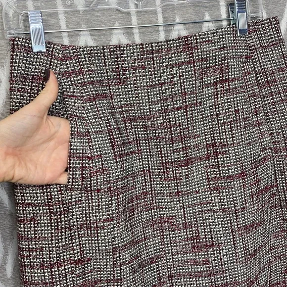 Banana Republic Mini Skirt Tweed Black, Cream, & Magenta / Red Lined. Size: 6 - Picture 5 of 6